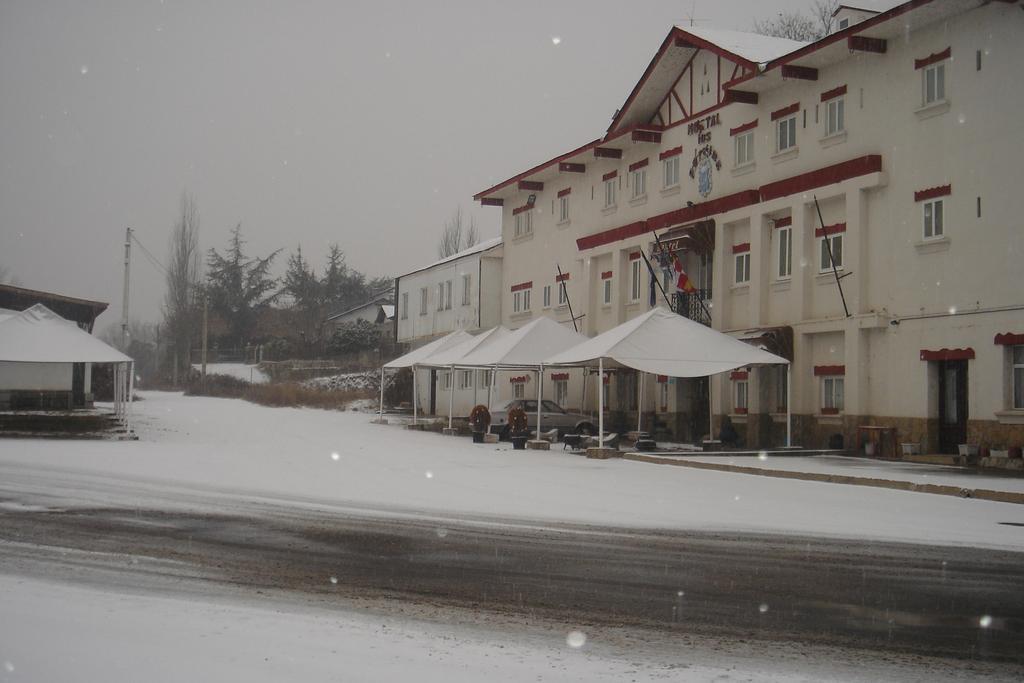 Hotel Los Perales Puebla de Sanabria Kültér fotó